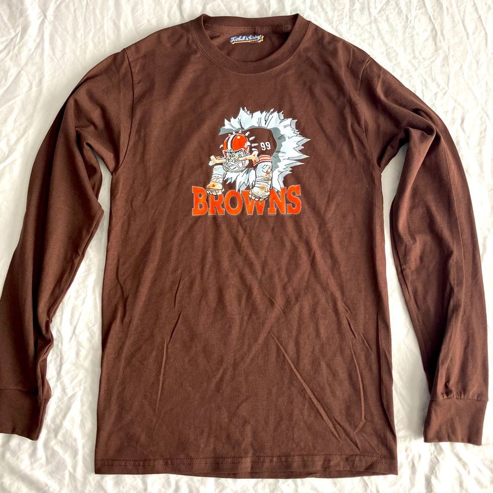 Cleveland Browns “Fighting Dog” Tearing Through Brown Long Sleeve Shirt Size S